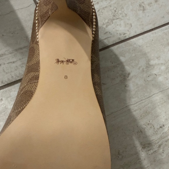 Coach Tan Patterned Heels.. gold beaded trim .. size 8
NEW.. authentic - Picture 5 of 6
